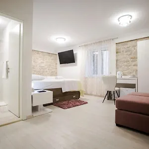 Pensión Lions Luxury