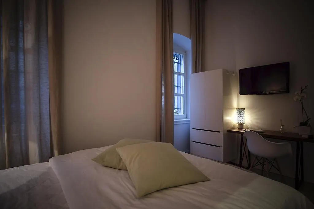 Gardin Split Apartment And Suite contacts